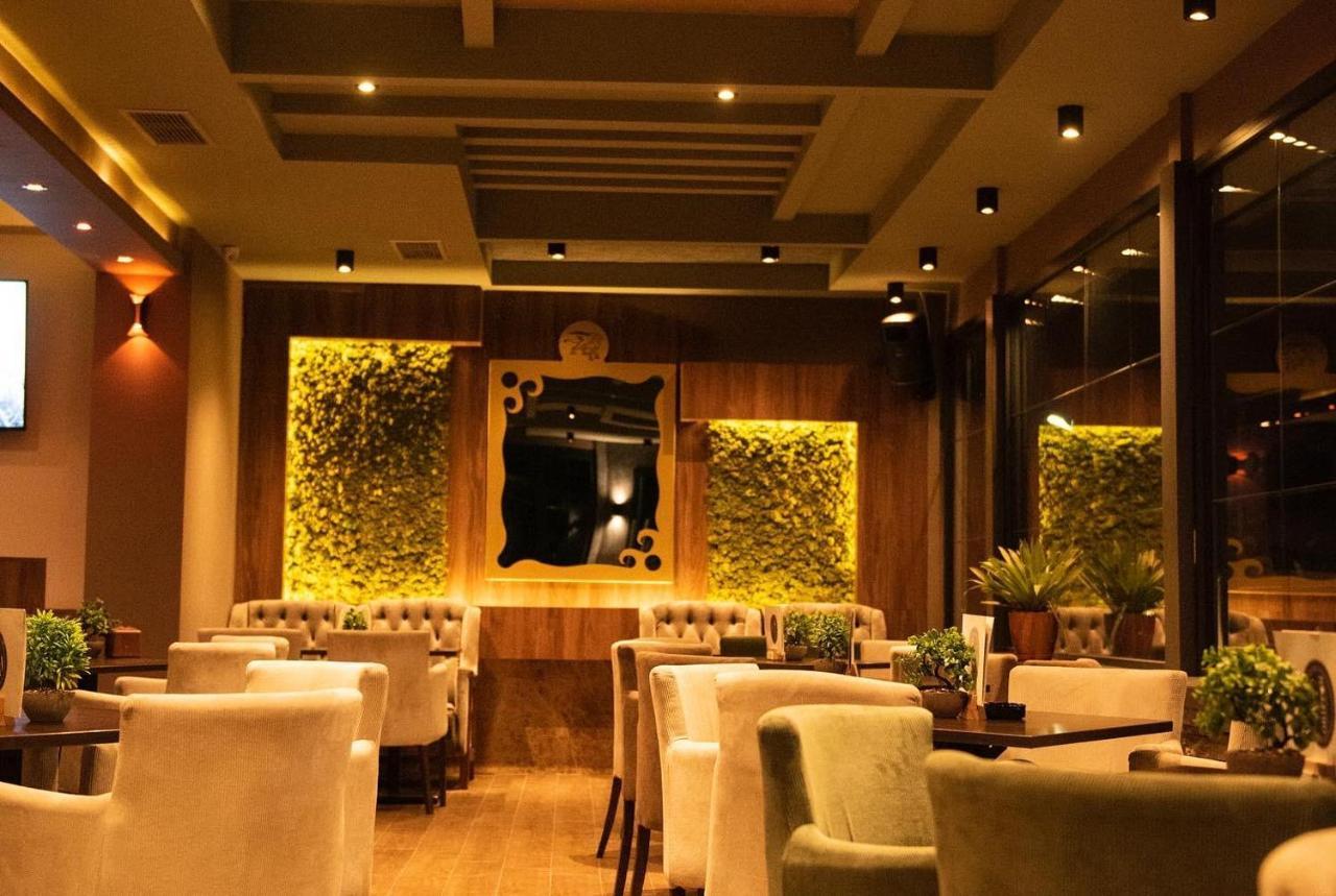 Griffon Bar Food Apartments ستروغا المظهر الخارجي الصورة