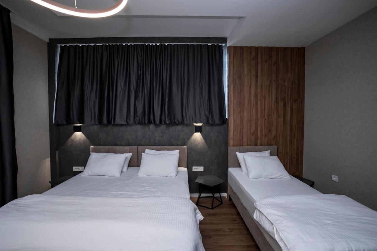 Griffon Bar Food Apartments ستروغا المظهر الخارجي الصورة