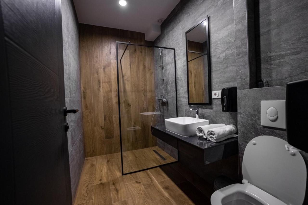 Griffon Bar Food Apartments ستروغا المظهر الخارجي الصورة