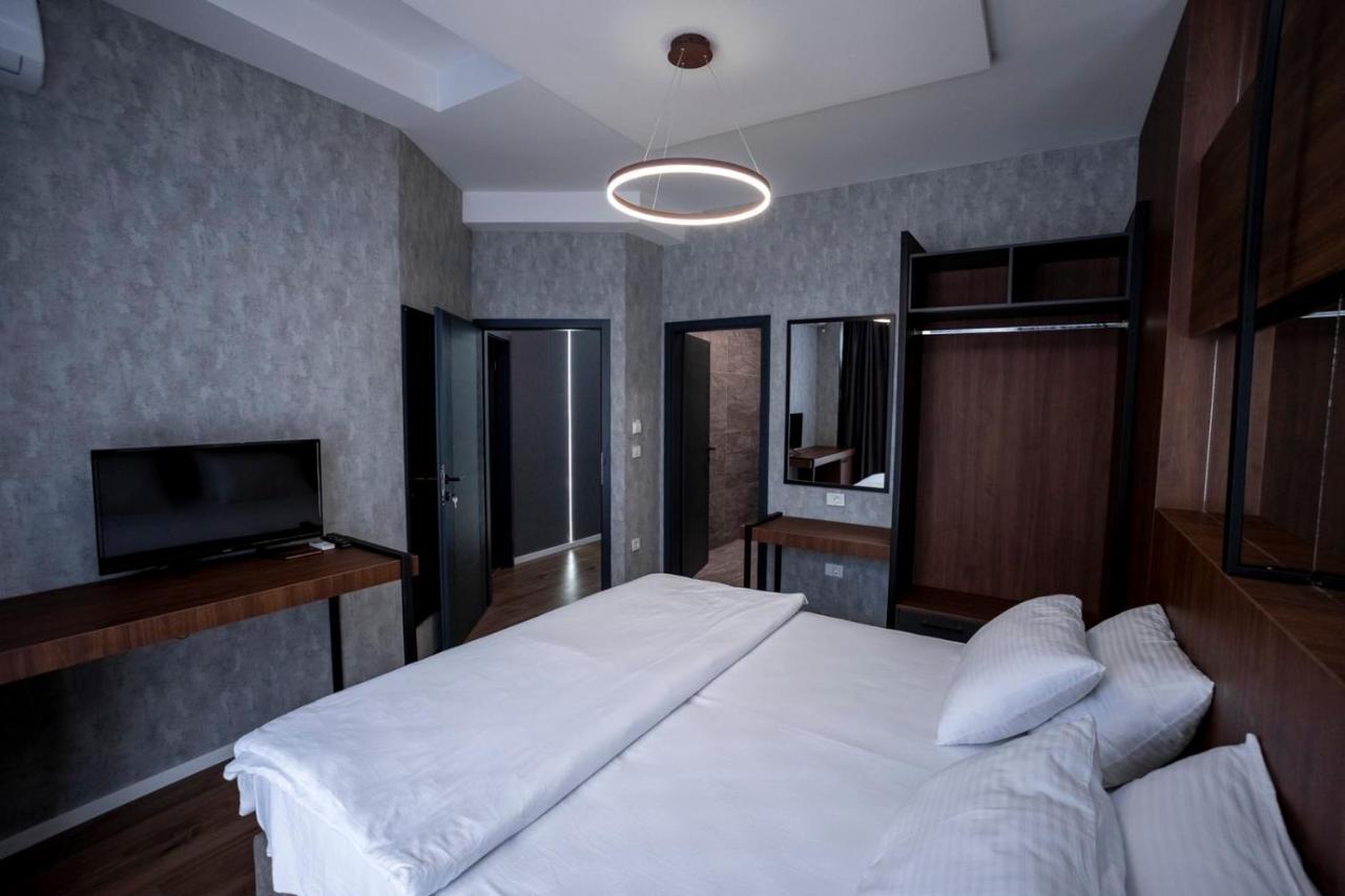 Griffon Bar Food Apartments ستروغا المظهر الخارجي الصورة