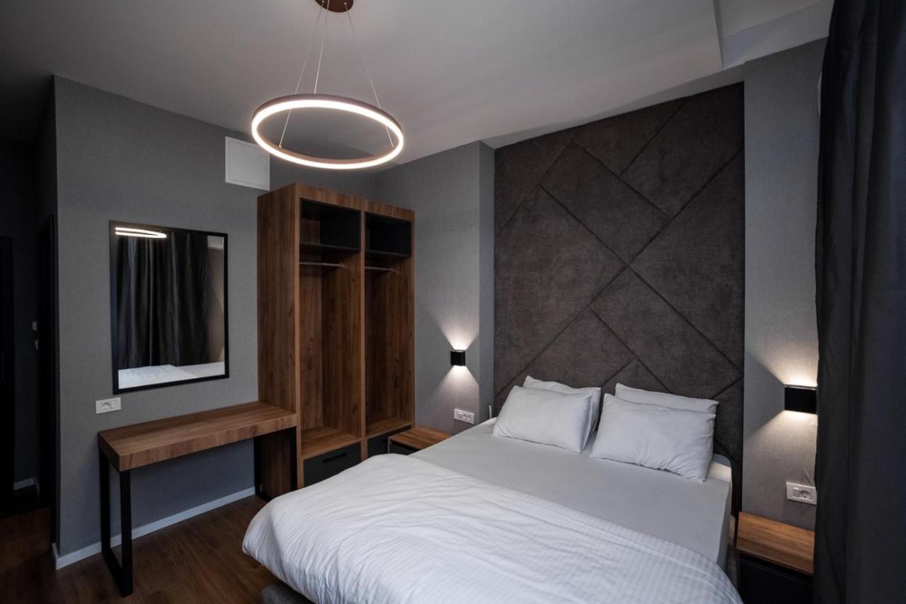 Griffon Bar Food Apartments ستروغا المظهر الخارجي الصورة