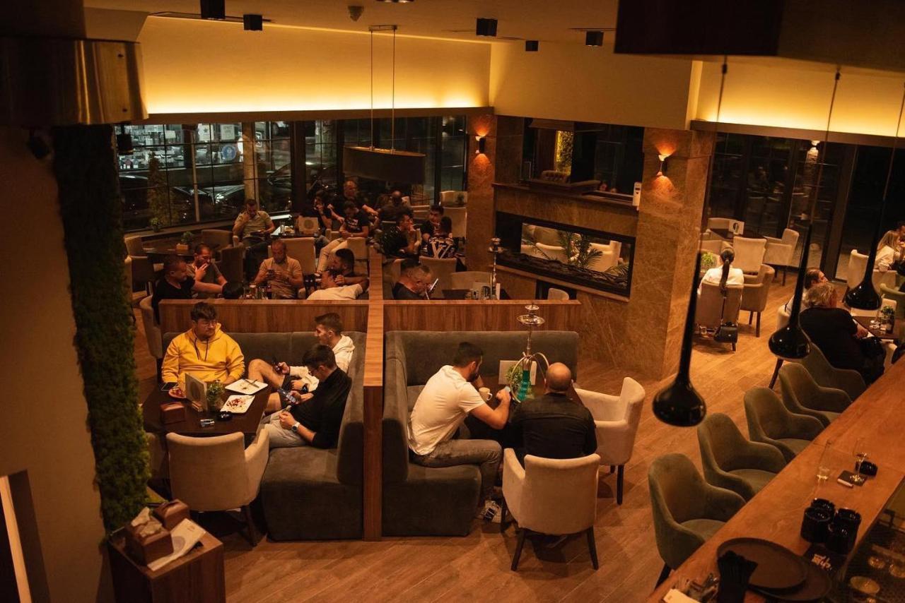 Griffon Bar Food Apartments ستروغا المظهر الخارجي الصورة