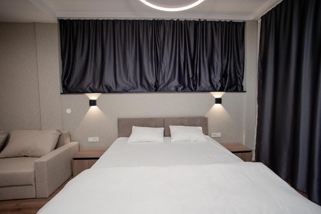 Griffon Bar Food Apartments ستروغا المظهر الخارجي الصورة