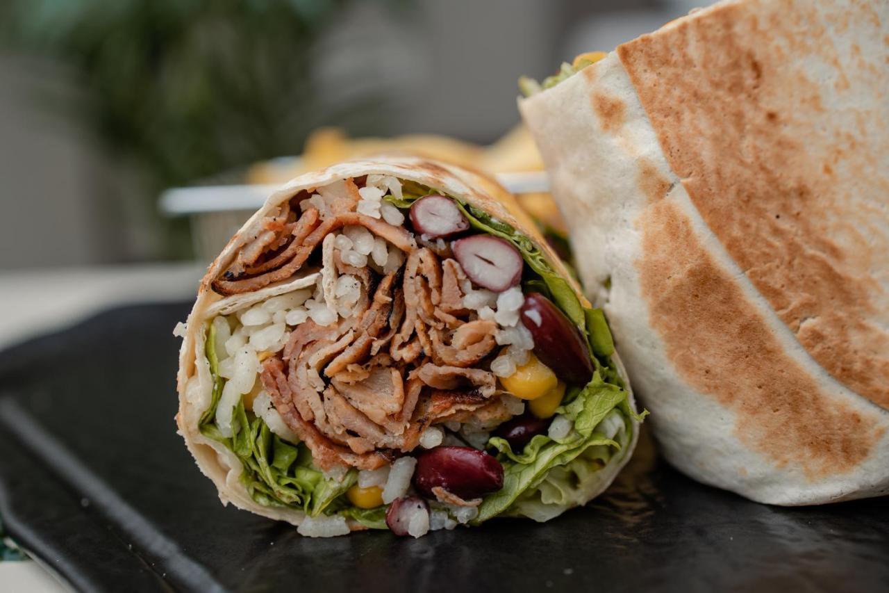Griffon Bar Food Apartments ستروغا المظهر الخارجي الصورة